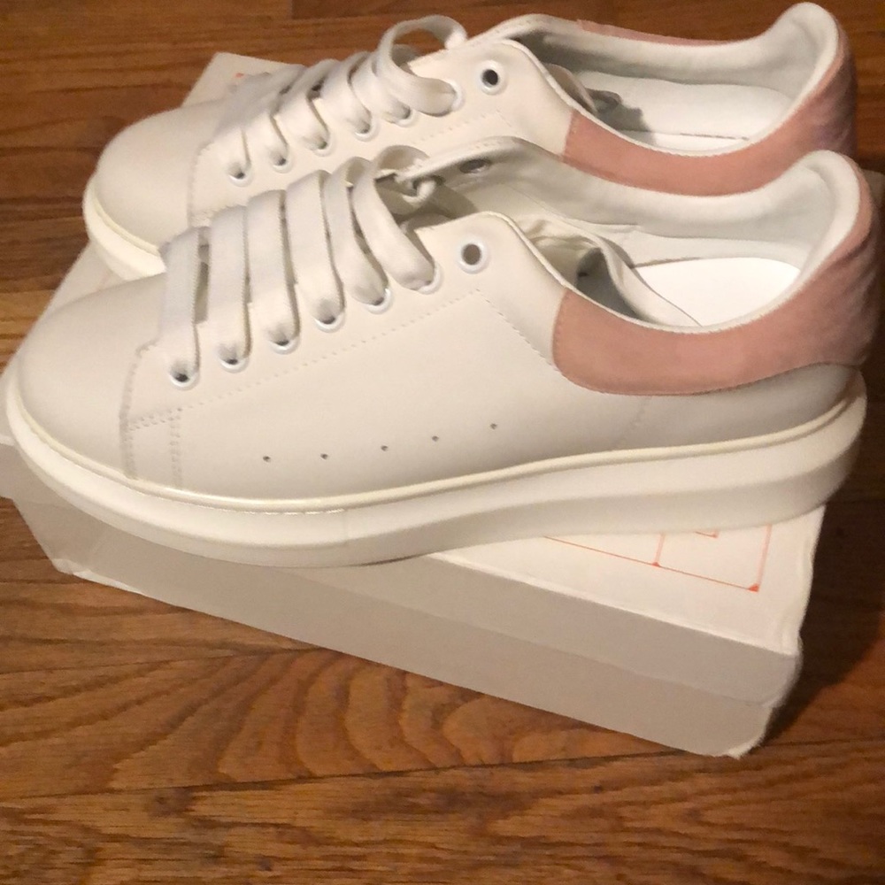 ALEXANDER MCQUEEN